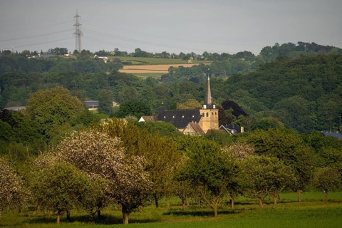 The Ruhr valley between Essen and Mülheim an der Ruhr, view to the east of Essen-Kettwig, market