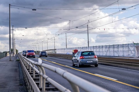 The Josef-Kardinal-Frings-Bridge, federal road B1, between Düsseldorf and Neuss, due to massive