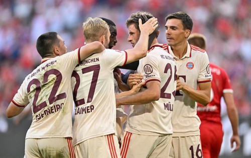 Goal celebration Thomas Thomas Müller FC Bayern München FCB (25) Joao Palhinha FC Bayern München