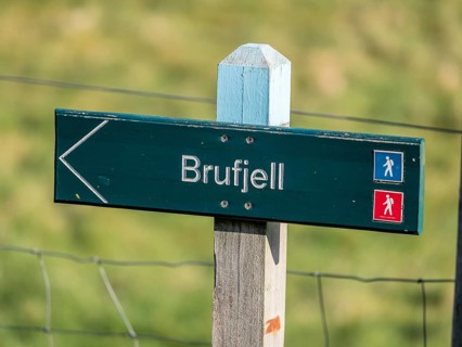 Signpost showing direction to brufjell caves, near Ana-Sira west of Flekkefjord, Norway, Europe