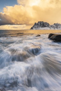 Waves on the beach at Uttakleiv, Vestvågøya, Lofoten, Norway, Europe