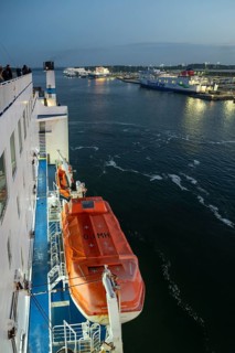 Mooring manoeuvre, Travemünde harbour, Bay of Lübeck, Lübeck, Schleswig-Holstein, Germany, Europe