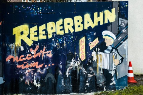 Lettering Reeperbahn, street art, graffiti, painted house wall, Reeperbahn, St. Pauli, Hamburg,