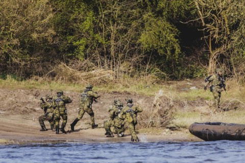 Czech and German soldiers launch an inflatable boat into the Elbe as part of the military exercise
