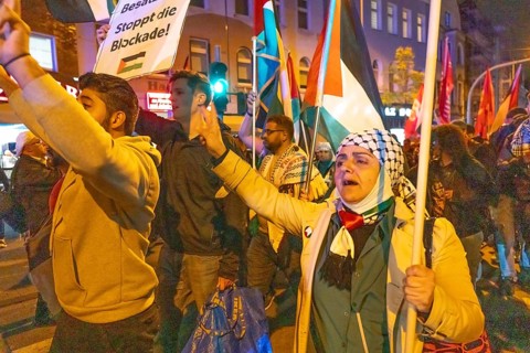 Demonstration by pro-Palestinian activists in Duisburg-Hochfeld, around 110 demonstrators marched
