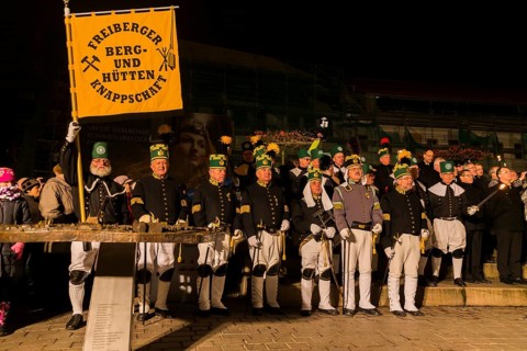 Miners pay their respects on the castle square Traditional mining and smelting parade in Freiberg.