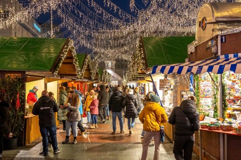 Pre-Christmas season, Christmas market in the city centre of Essen, Kennedyplatz, light decoration,