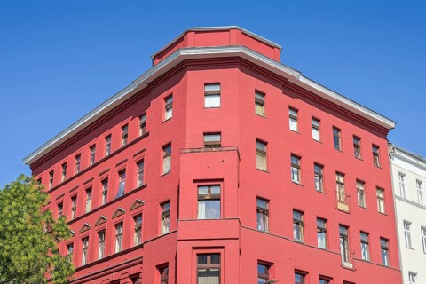 Red apartment block, Bergmannstraße, Zossener Straße, Kreuzberg, Friedrichshain-Kreuzberg, Berlin,