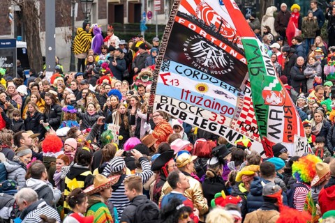 Rose Monday parade in Düsseldorf, foot groups of carnival societies and other participants in the