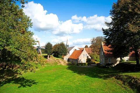Private houses, circular route, ramparts, windmill, fortress, Bourtange, Netherlands