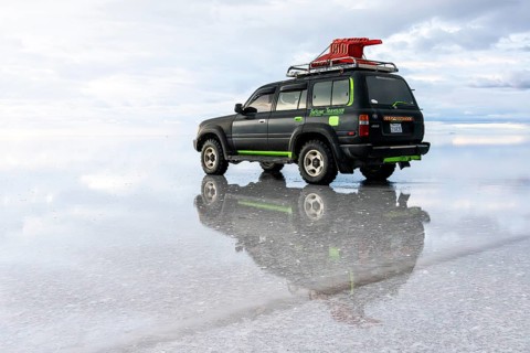 Toyota Land Cruiser tour vehicle, Salar de Uyuni, Uyuni, Bolivia, South America