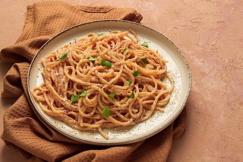 Spaghetti carbonara, in creamy garlic sauce, pasta in white sauce, homemade, no people