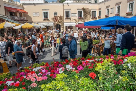 Folk life in the square in the center of Capri town, island of Capri, Campania, Italy, Europe