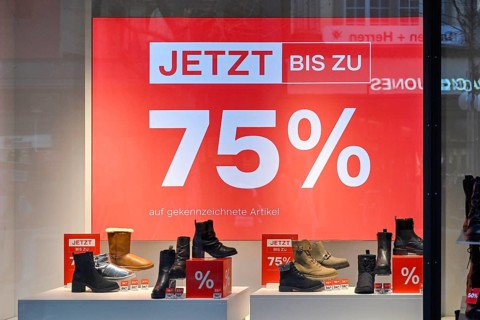 Shop window shoe shop 75% discount