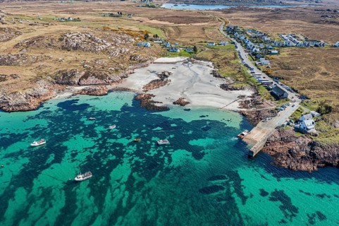 Aerial view, top down view on turquiose water at the beach of Fionnphort, boat traffic to Iona