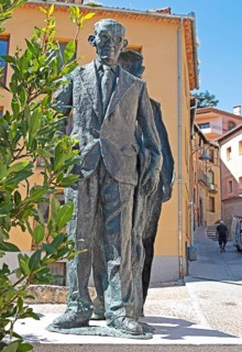 Statue of Agapito Marazuela Albornos, Spanish musician, Jewish quarter in the historic centre of
