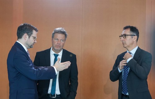 Federal Minister of Justice Marco Buschmann speaks with Federal Minister of Economics Robert Habeck