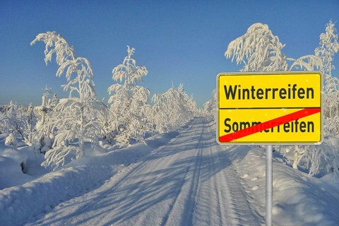 Winter road, snow, snowfall, slippery road, road safety, risk of skidding, snow-covered road,