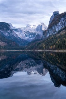 The Vordere Gosausee lake in autumn with a view of the Dachstein mountain range. The Gosaukamm on