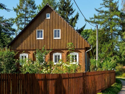 Old half-timbered houses and gardens, Marenice, Lusatian Mountains, Bohemia, Czech Republic, Europe