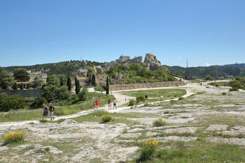 Plateau with tourists from the mountain village of Les Baux-de-Provence, Alpilles, Alpilles,