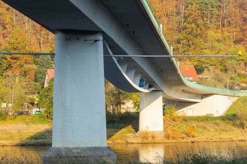 The Elbe bridge in Bad Schandau (B 172) is closed to all traffic with immediate effect. This