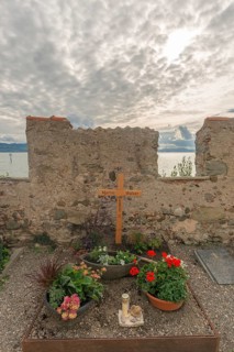 Moated castle, Lake Constance, church cemetery, St. George's Church, gravesite, Martin Walser,