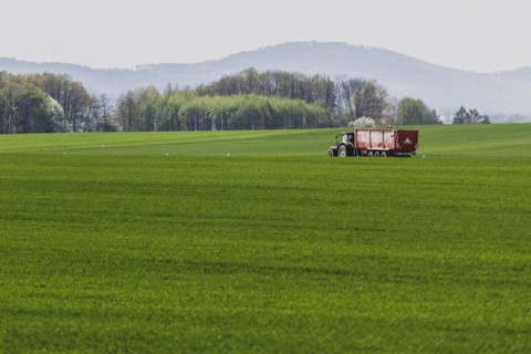 A tractor on a country road stands out in front of a field in Vierkirchen, 12.04.2024
