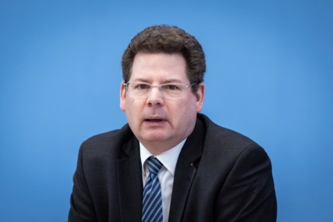 Prof. Dr Oliver Holtemoeller, Leibniz Institute for Economic Research Halle (IWH), at a federal