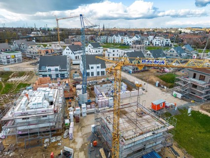 New-build neighbourhood, around 140 detached and semi-detached houses being built in the south of