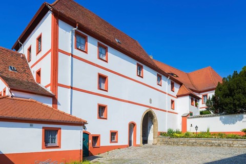 The Cistercian monastery of St Marienstern (sorb. Marijina Hwezda) is located on the Klosterwasser