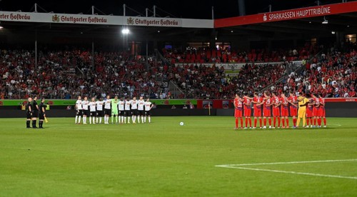 Memorial, minute's silence, mourning in front of kick-off of the match between 1. FC Heidenheim
