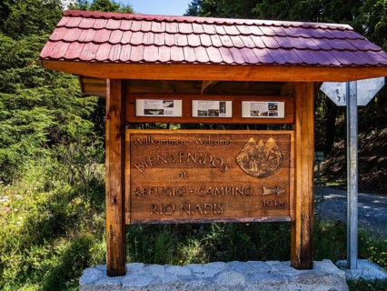 Signpost to campsite and refugio at the river 'Rio de los Nadis', Carretera Austral south of