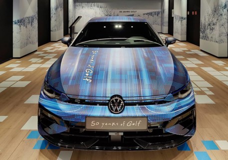 The new Golf R from 2025, Pre-production vehicle, exterior colour camouflage foiling, Exhibition 50