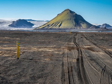 Mælifell mountain covered with moss, Maelifell, black sand desert Mælifellssandur, glacial streams,