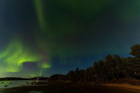 Northern lights, (Aurora borealis) at a lake near Kiruna, September 2024, Lapland, Sweden, Europe