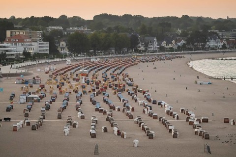 Beach with beach chairs, beach promenade, Baltic Sea spa Travemünde, Bay of Lübeck, Lübeck,