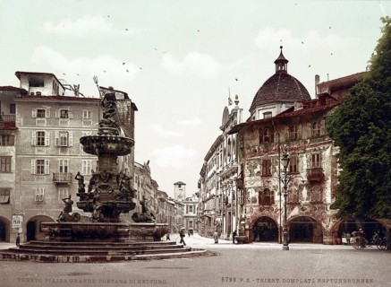 Piazza Grande Fontana di Nettuno, Cathedral Square with Neptune Fountain, Trento, Trentino, South