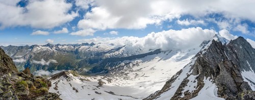Mountain panorama with snow-covered mountain peaks and valley Zemmgrund, glaciated summit Großer