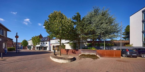 Fountain at the intersection of Bahnhofstraße with Wehrstraße and Deichstraße in Rhede,