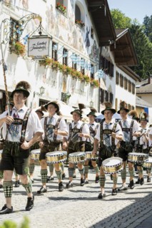 Traditional traditional costume parade, Garmisch-Partenkirchen, Werdenfelser Land, Upper Bavaria,