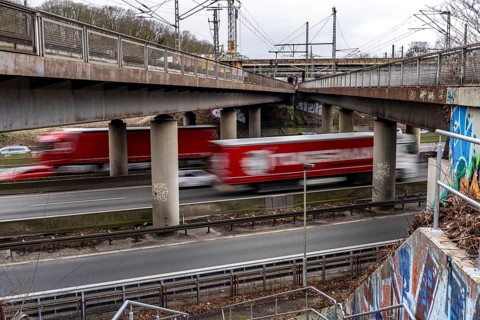 Railway bridges at the Duisburg-Kaiserberg motorway junction, complete reconstruction and new