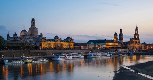 Panorama over the Elbe, from left to right: Academy of Fine Arts, Bruehl's Terrace, Sekundogenitur,