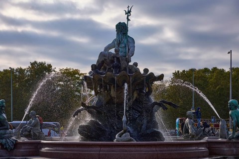 Neptune Fountain backlit, Spandauer Straße, Berlin, capital city, independent city, federal state