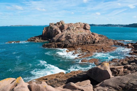 Rock formations on the coast with a view of the vast sea, Ploumanac'h, Ploumanach, Perros-Guirec,