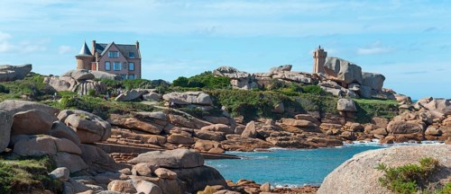 A house and a lighthouse on a rocky coast overlooking the sea, Maison Gustave Eiffel, Phare de Men