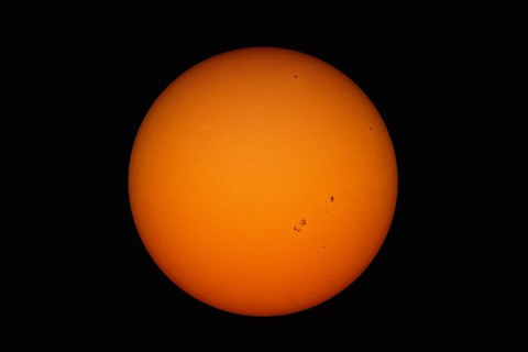A view of the suns with spots and structure through a telescope