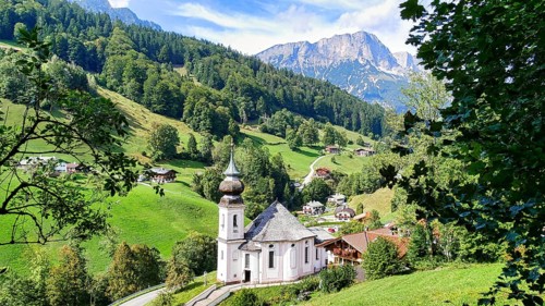 Maria Gern pilgrimage church with a view of the Untersberg