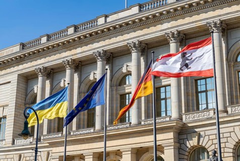 A picture of the flags on the House of Representatives, Berlin's state parliament