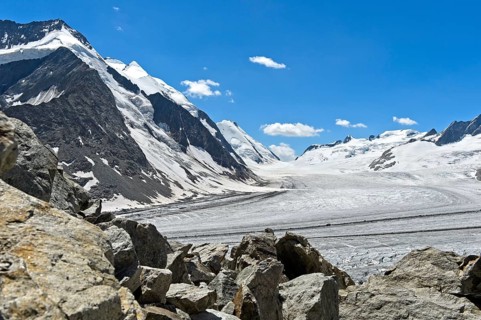 View from the glaciated Konkordiaplatz over the Grosser Aletschfirn to the Lötschenlücke mountain